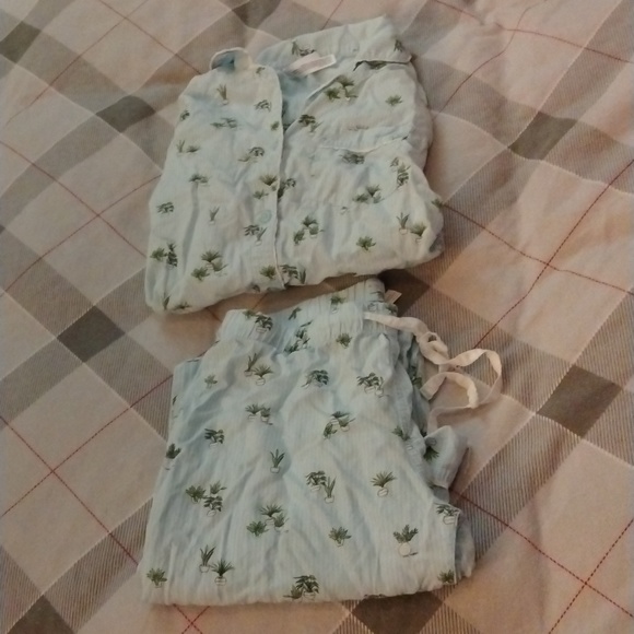 Gilligan and O'Malley pj set - Picture 1 of 8